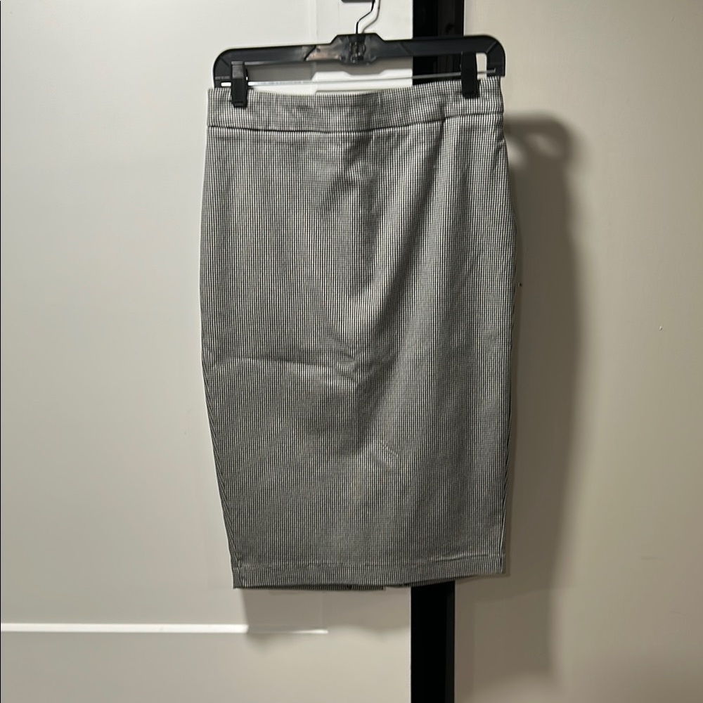 Sophisticated Gray Knee-Length Pencil Skirt